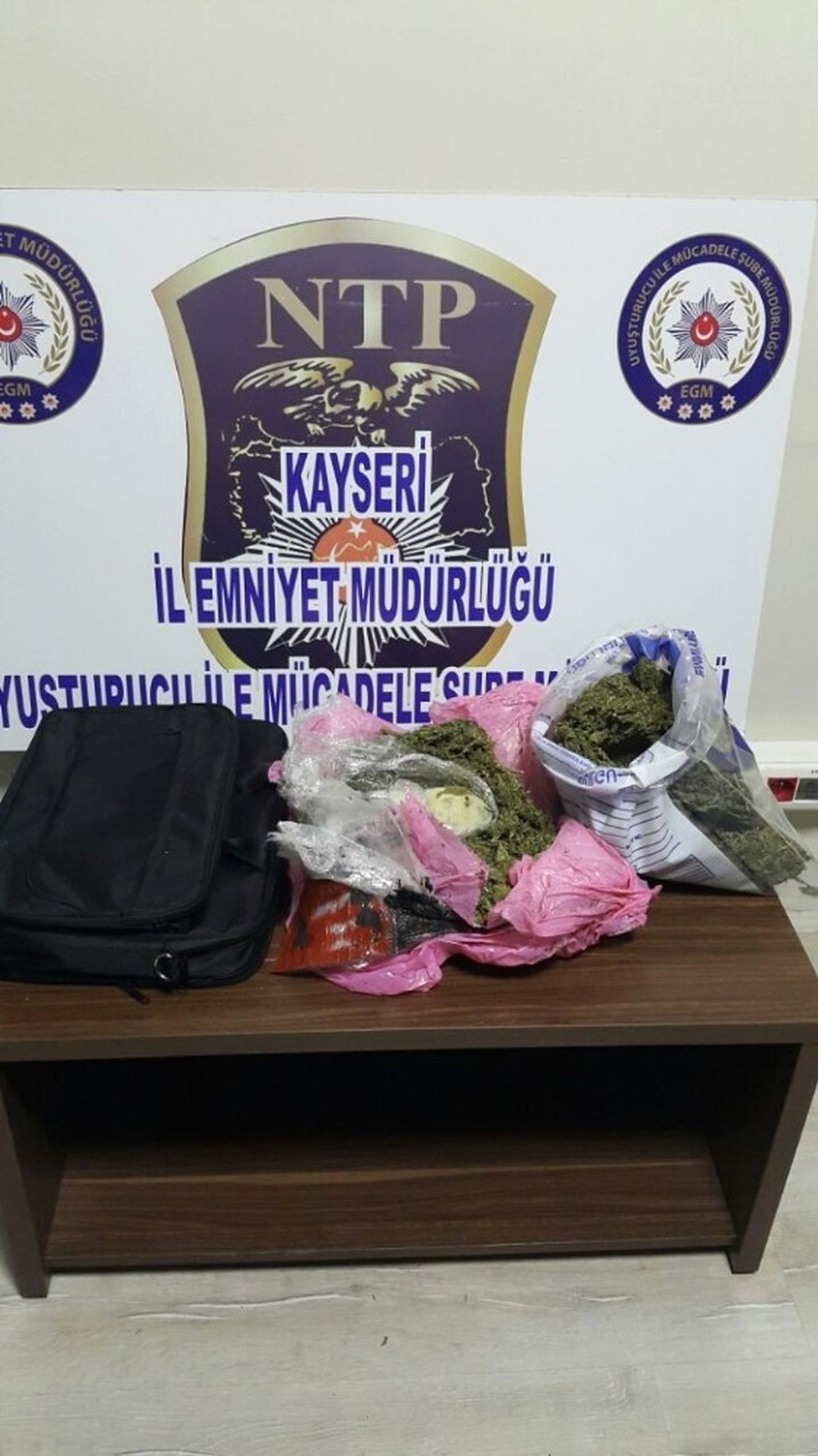 Kayseri\'de Uyuşturucu Operasyonu: 3 Gözaltı