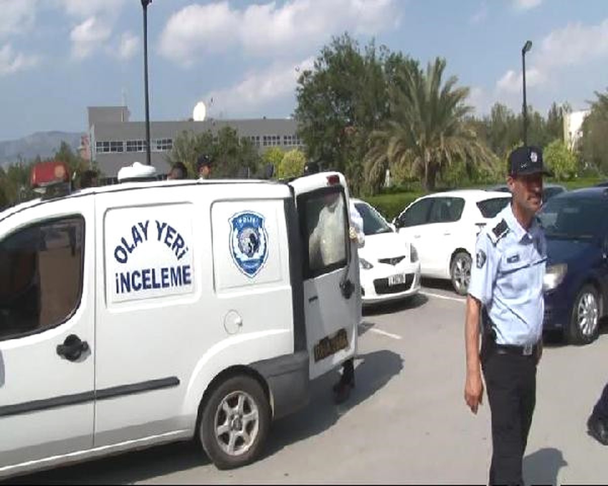 Kıbrıs\'ta Kadın Cinayeti: Bıçakladı, Yakmaya Çalıştı