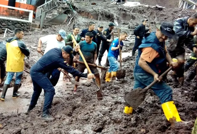 Kolombiya'da Toprak Kayması: 17 Ölü - Son Dakika Dünya