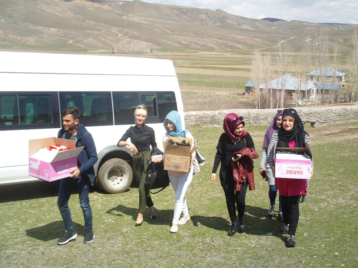 Kredi Yurtlar Kurumundan Öğrencilere Kırtasiye Malzemesi