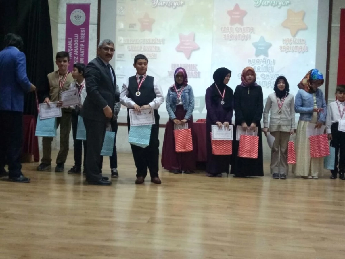Kur\'an-ı Kerim Güzel Okuma Yarışması\'nda Derece Elde Eden Öğrenciler Ödüllendirildi