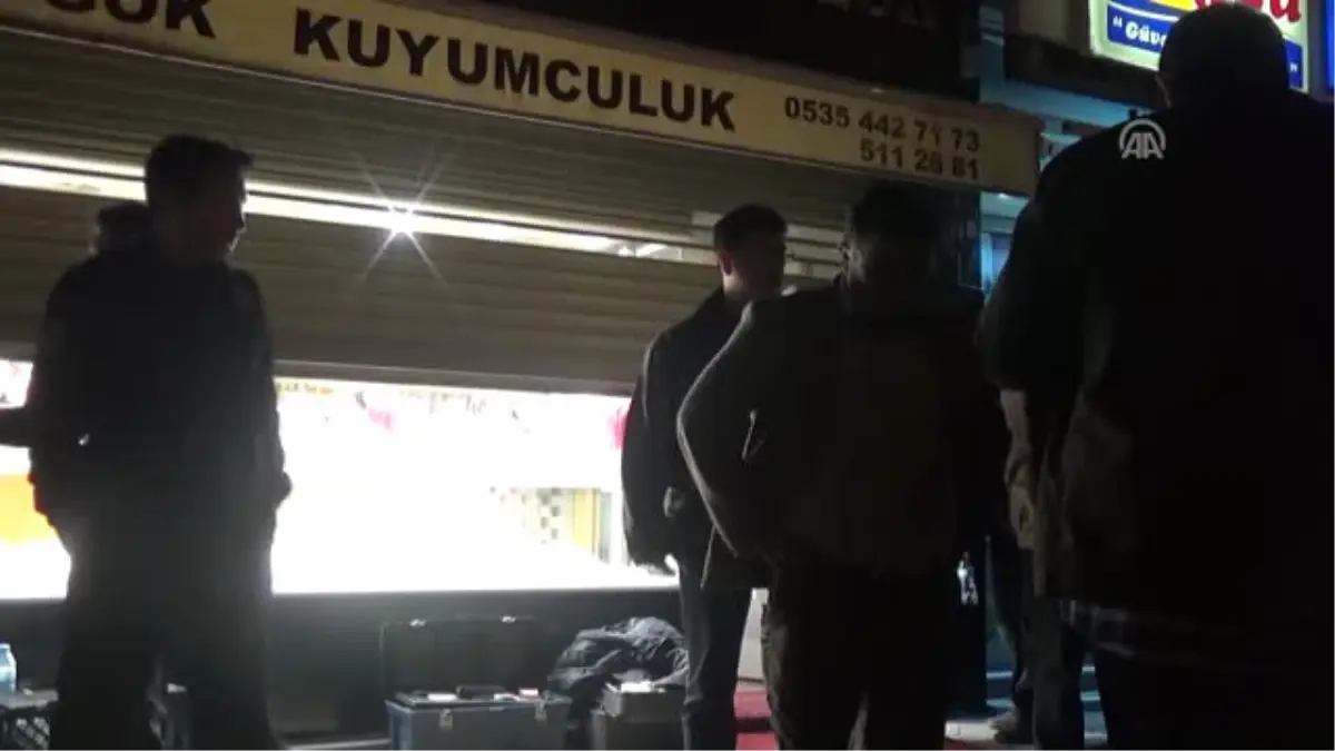 Kuyumcuyu Öldürüp Altınları Çaldılar