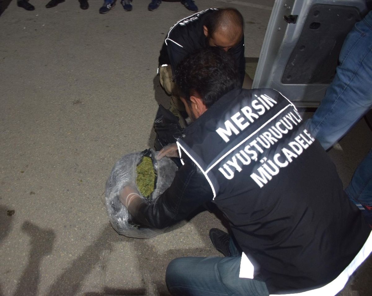 Mersin\'de Film Gibi Uyuşturucu Operasyonu