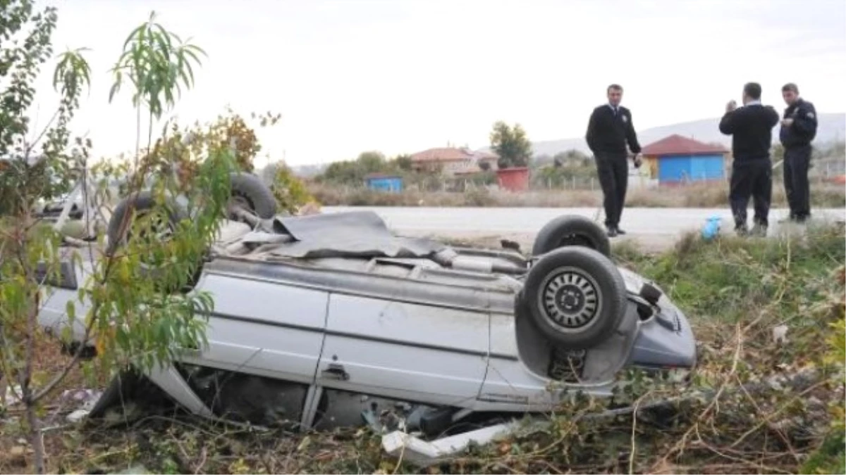 Otomobil Şarampole Yuvarlandı: 1 Ölü, 1 Yaralı