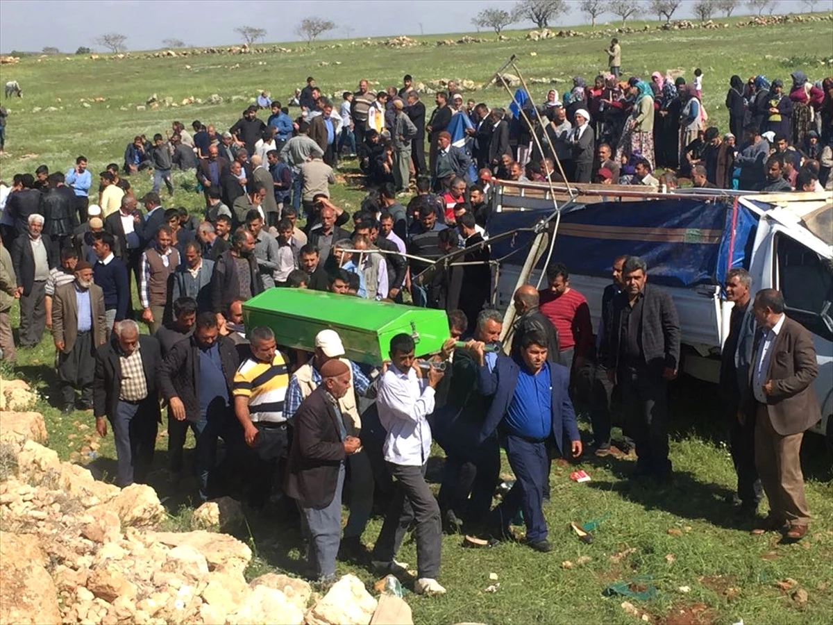 Şanlıurfa\'da Kamyonet Devrildi: 4 Ölü, 8 Yaralı