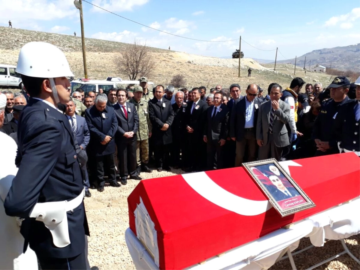 Şehit Polis Memleketi Malatya\'da Son Yolculuğuna Uğurlandı