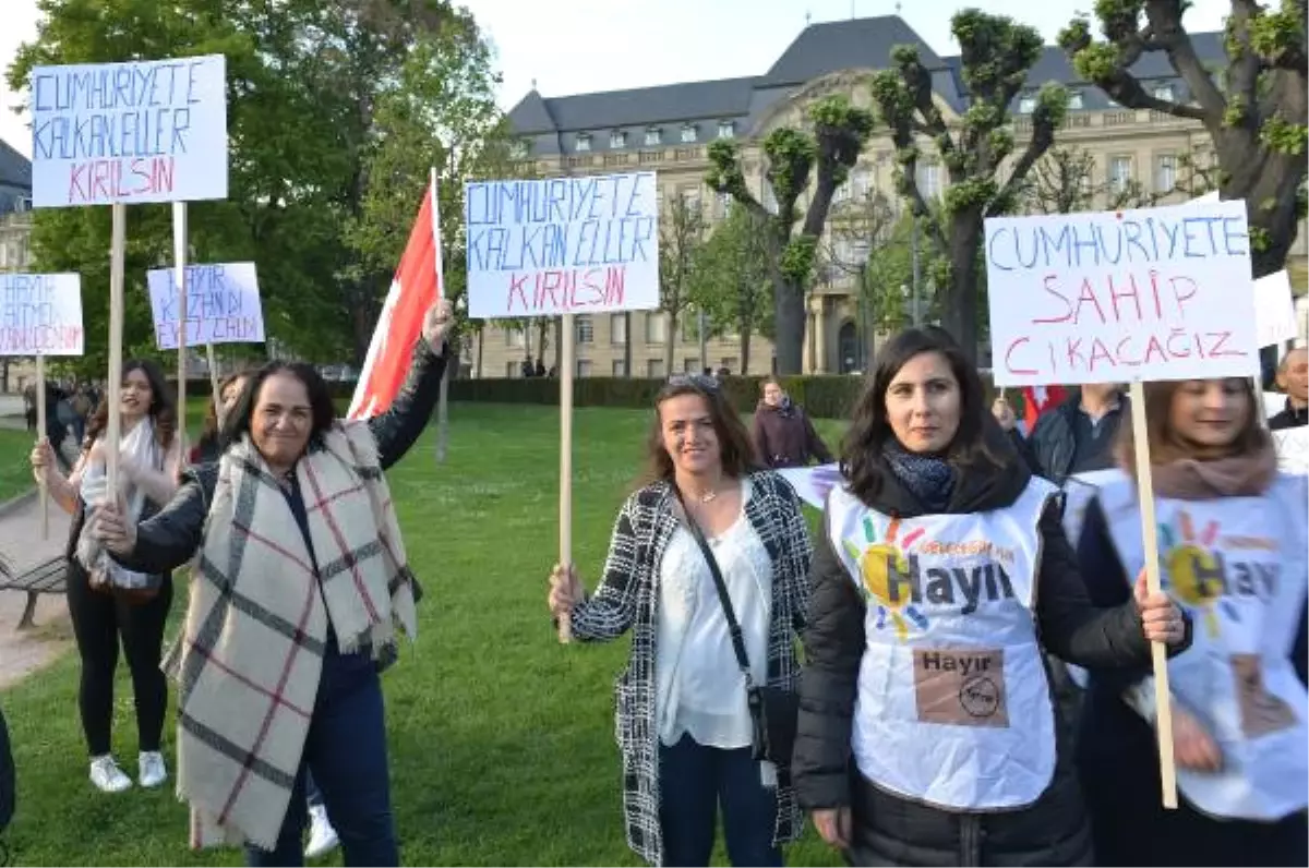 Strasbourg\'da Referandum Protestosu