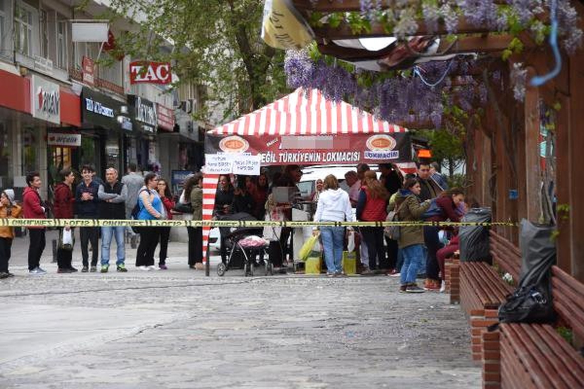 Şüpheli Çantaya Rağmen Lokma Sırasından Çıkmak İstemediler