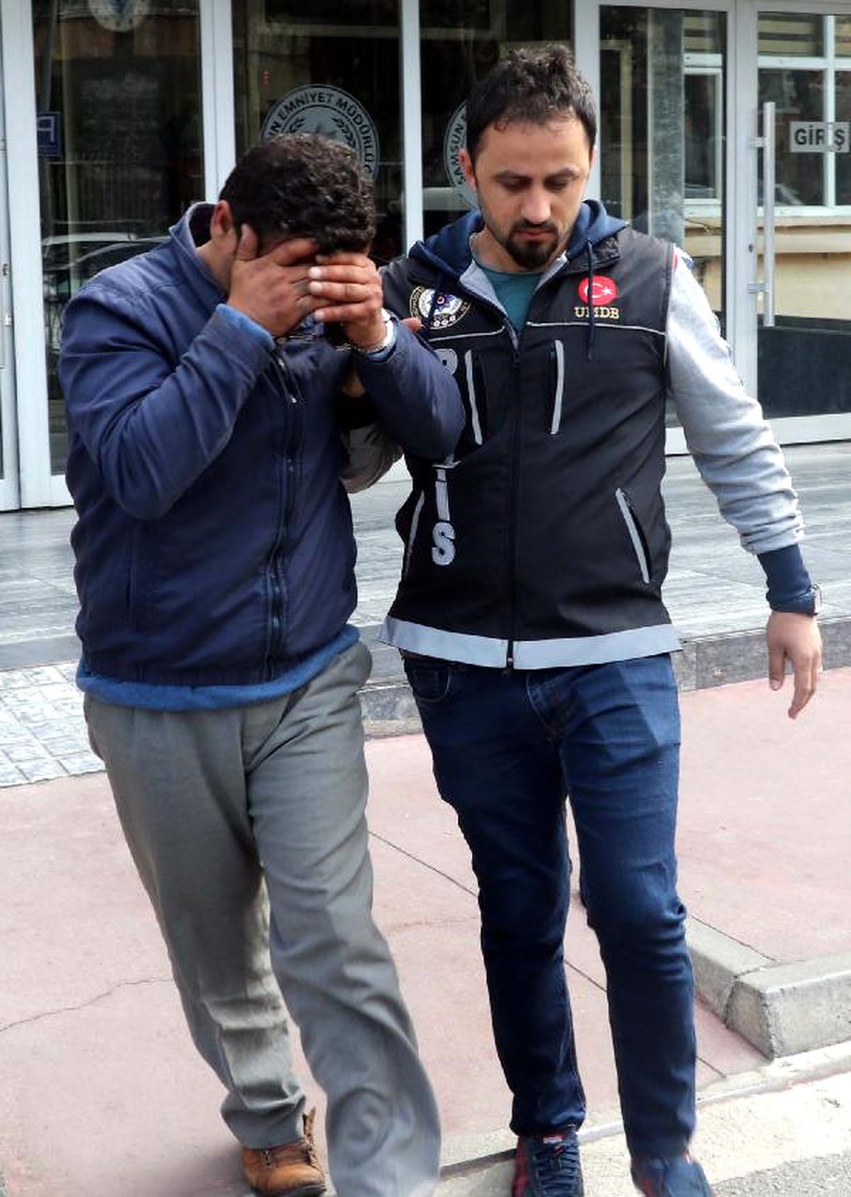 Uyuşturucu Satıcısı Otomobilde Yakalandı