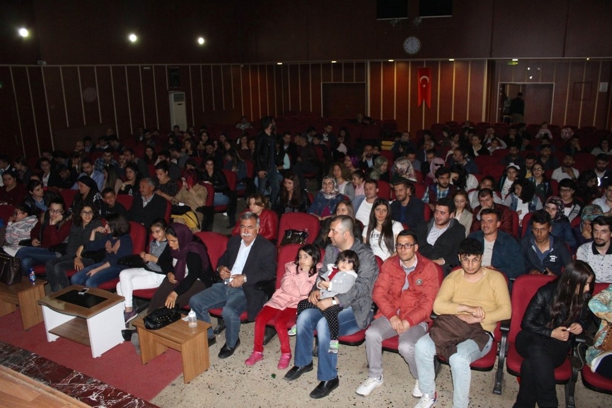 Uyuşturucu ve Madde Bağımlılığı\' Konusunda Tiyatro Yapıldı