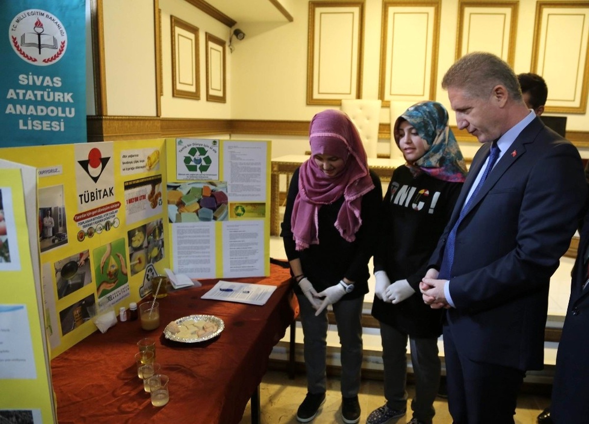 Vali Gül, 4006 Tubitak Bilim Fuarı\'nın Açılışını Yaptı
