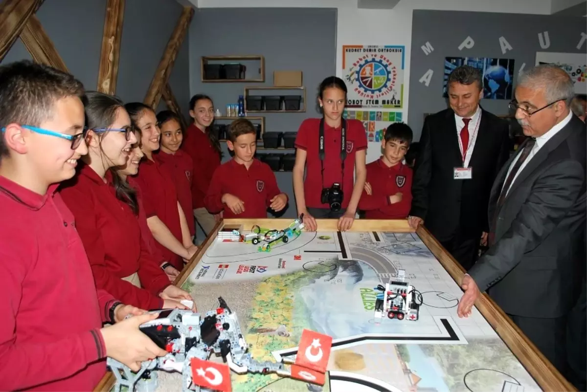 Vali Güvençer Okulda Teknoloji Atölyesi Açtı