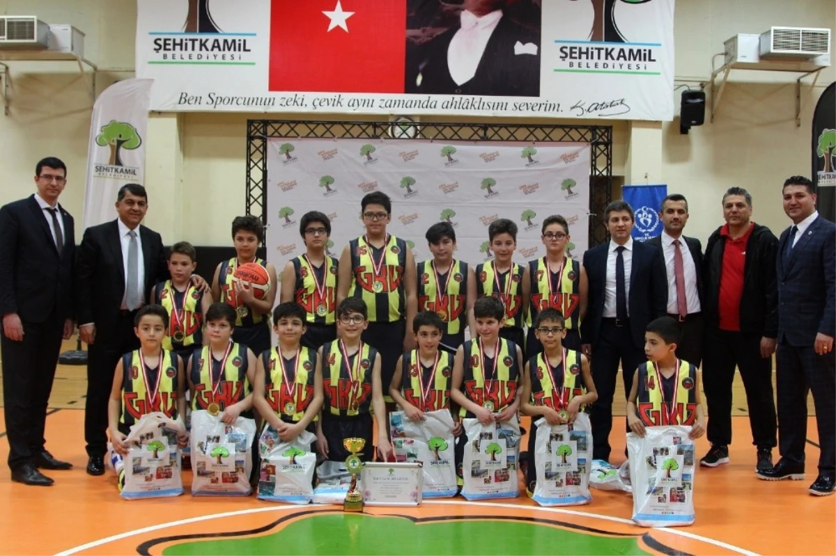23 Nisan Basketbol Şampiyonluk Kupası Gaziantep Kolej Vakfı\'nın Oldu