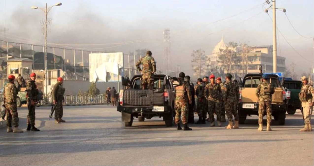 Afganistan\'da Askeri Birlik İçindeki Camiye Saldırı: 50 Ölü