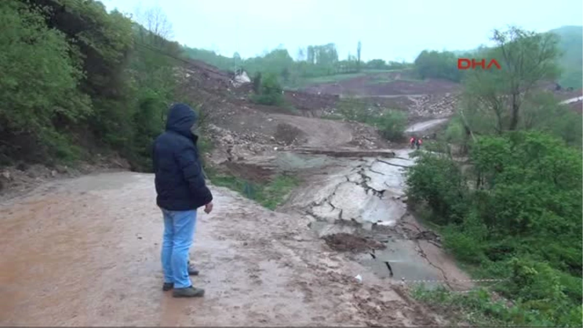 Bartın\'da 17 Köye Ulaşım Sağlanan Yol Çöktü