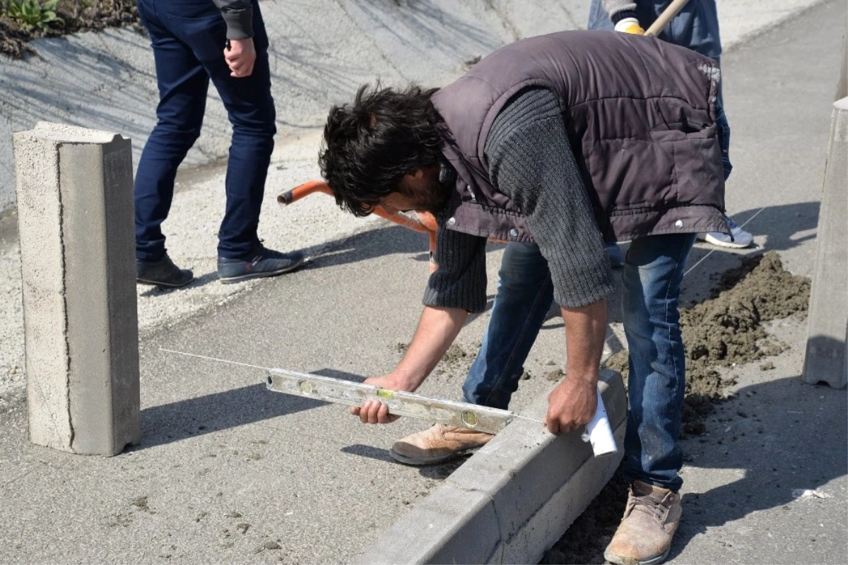 Başkan Bakıcı, Osmancık Caddesi\'nde Devam Eden Kaldırım Çalışmalarını Yerinde İnceledi