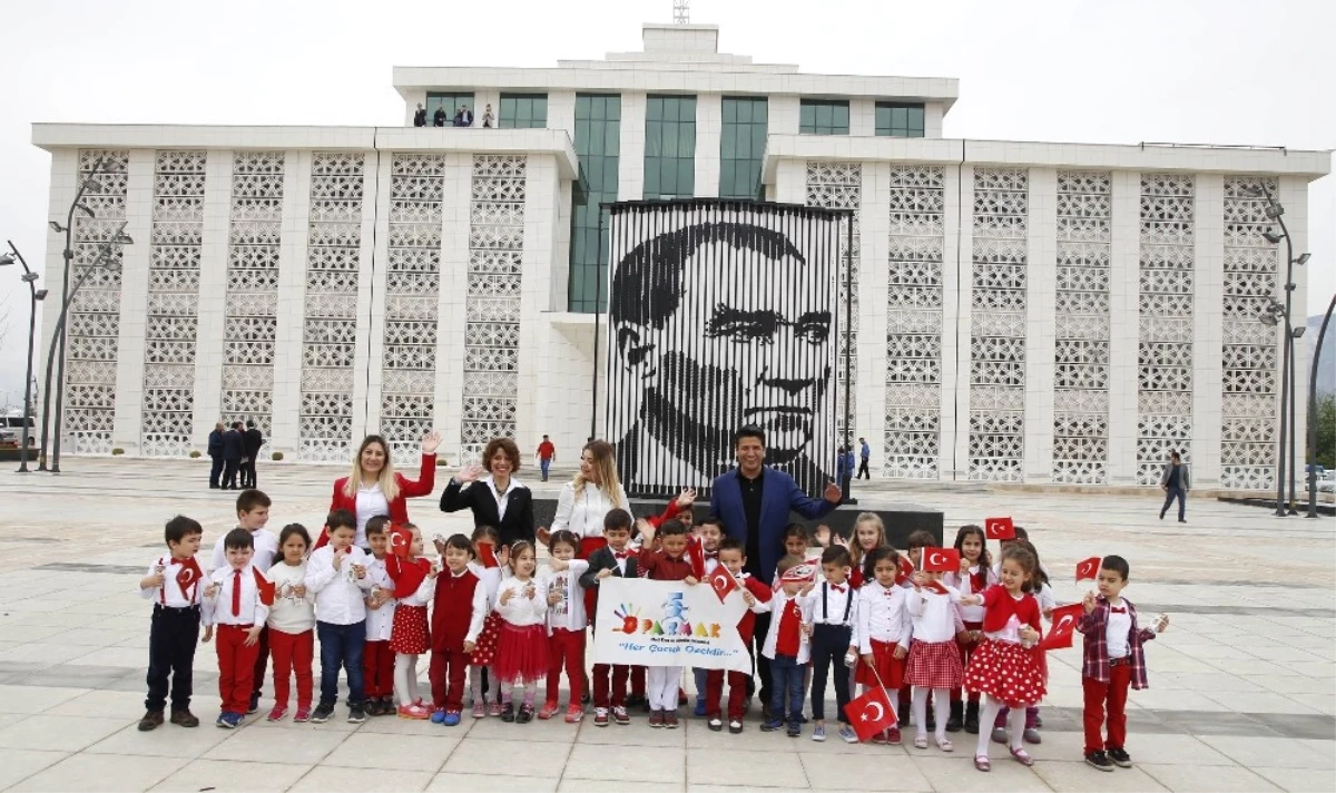 Başkan Genç, Koltuğu 6 Yaşındaki Uygar\'a Bıraktı