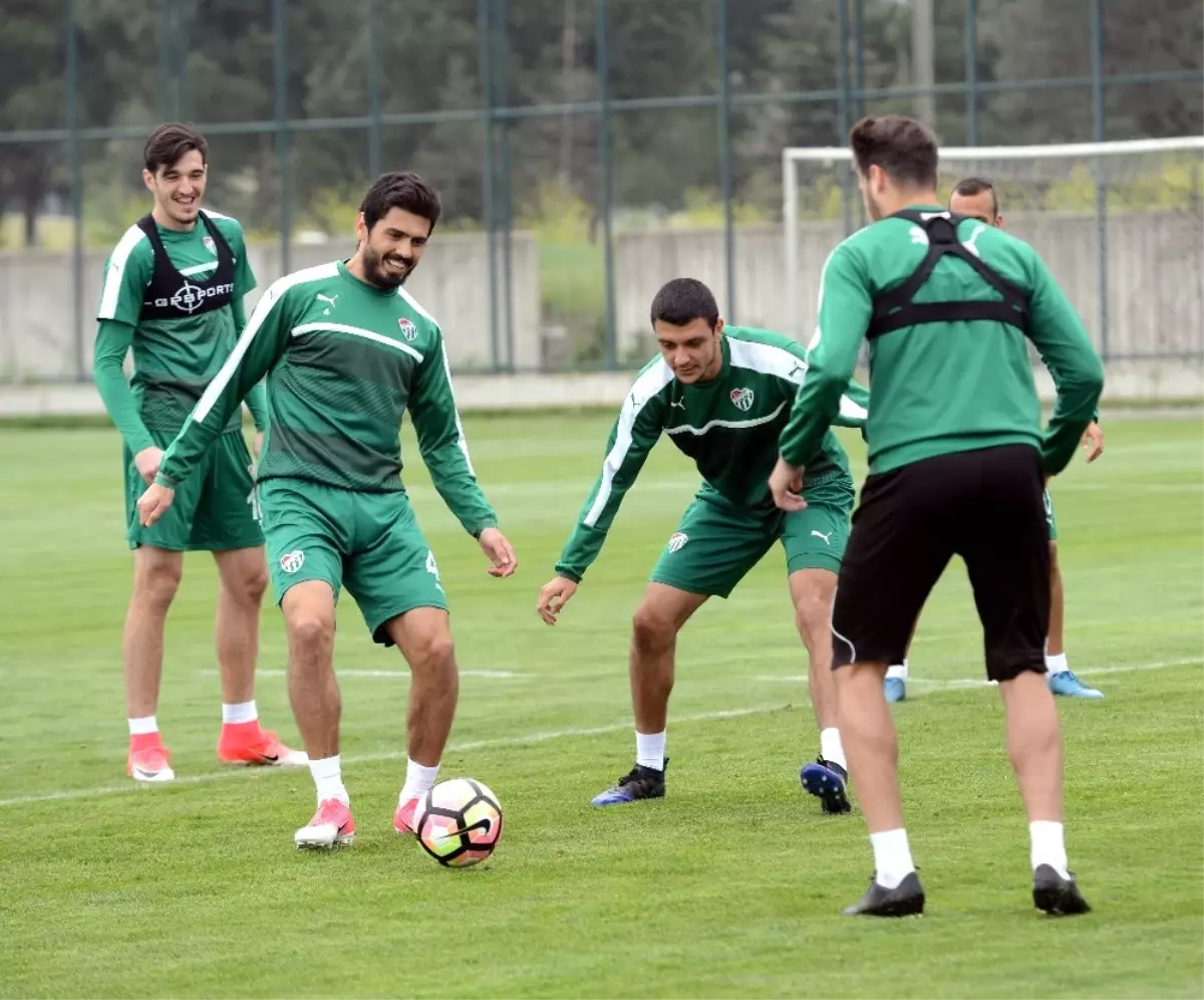 Bursaspor\'da Akhisar Hazırlıkları Sürüyor