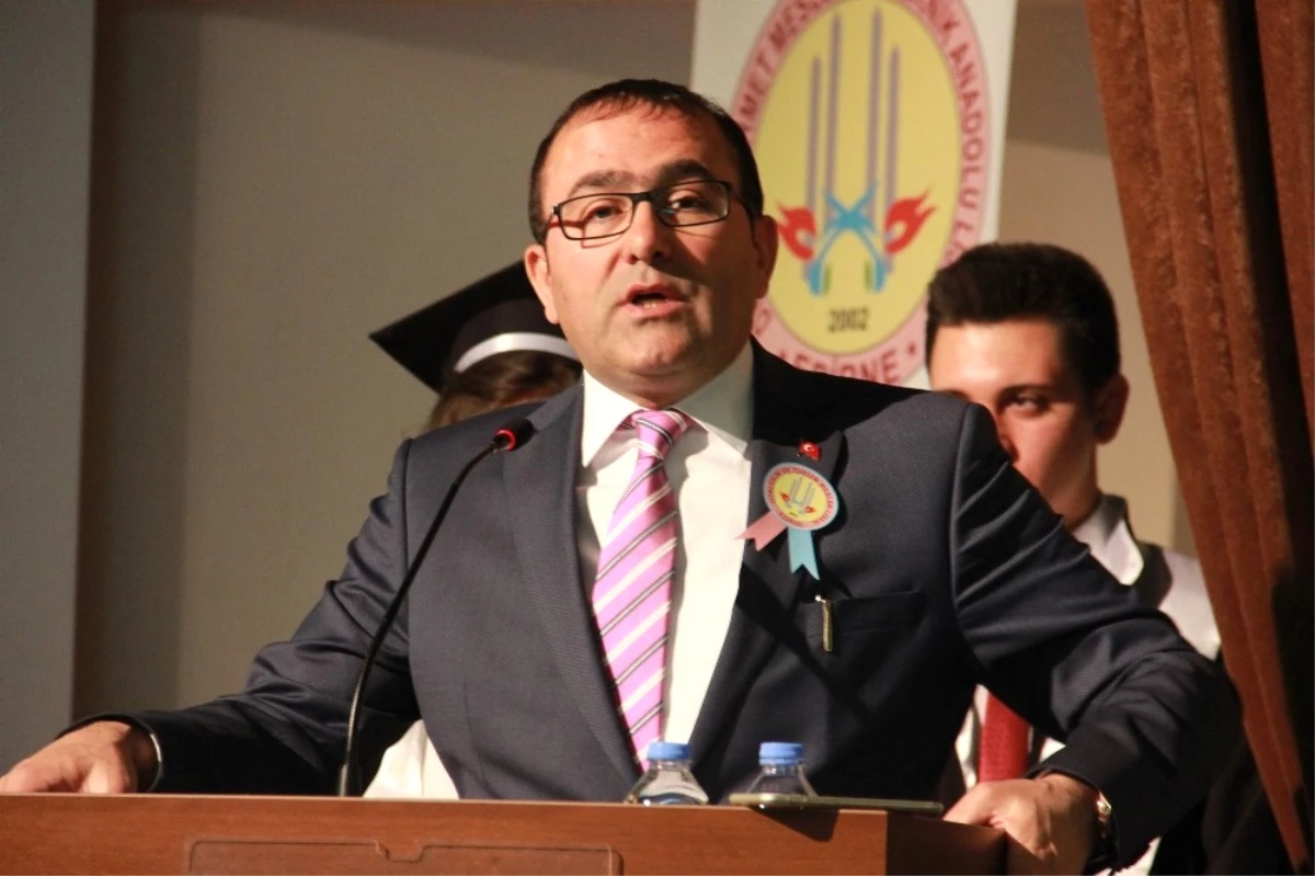 Dr. Sadık Ahmet Mesleki ve Teknik Anadolu Lisesi\'nde Mezuniyet Sevinci