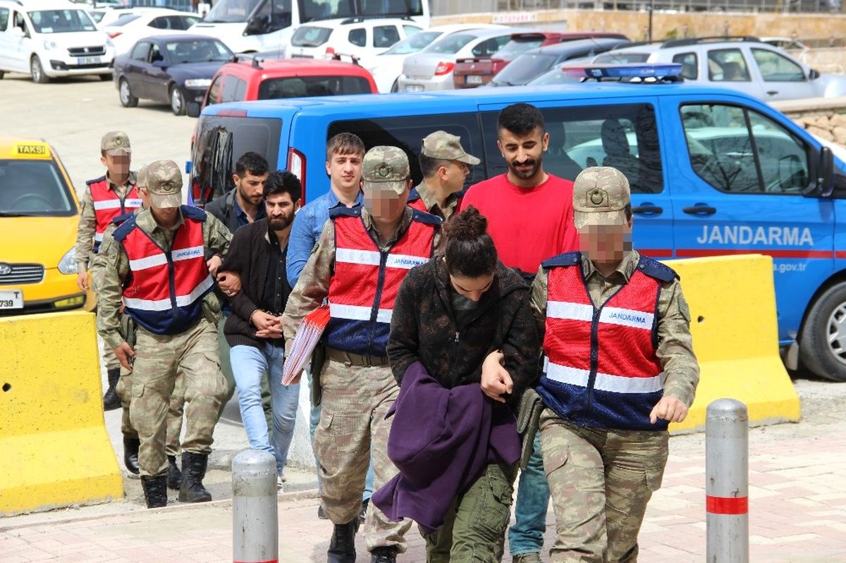Elazığ\'da Terör Operasyonunda 5 Kişi Adliyeye Sevk Edildi