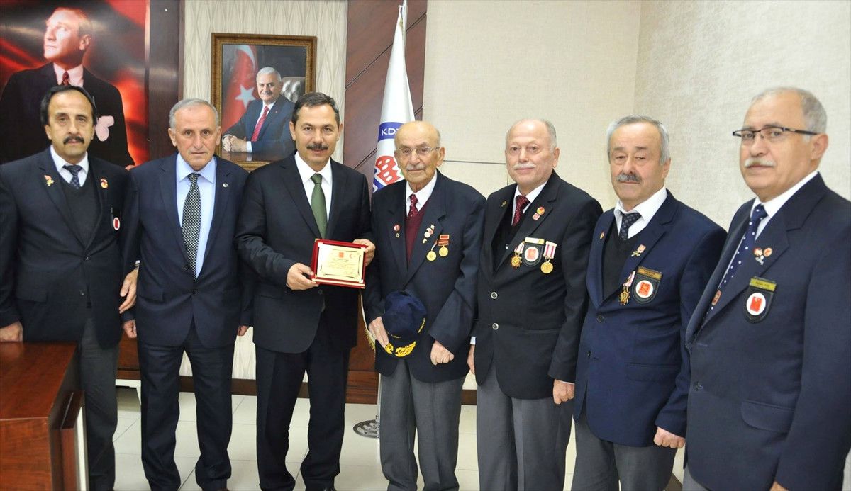 Gaziler Derneğinin Başkan Uysal\'ı Ziyareti