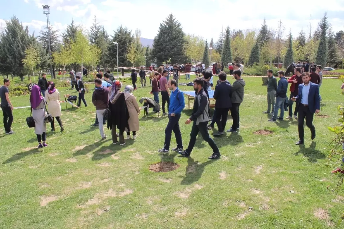 Gençler, Geleneksel Spor Dallarıyla Eğlendi