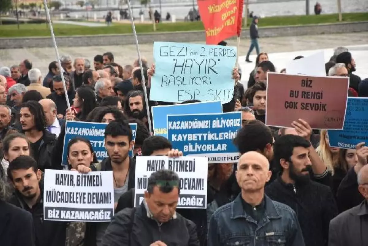 İzmir\'de Referandum Protestosu