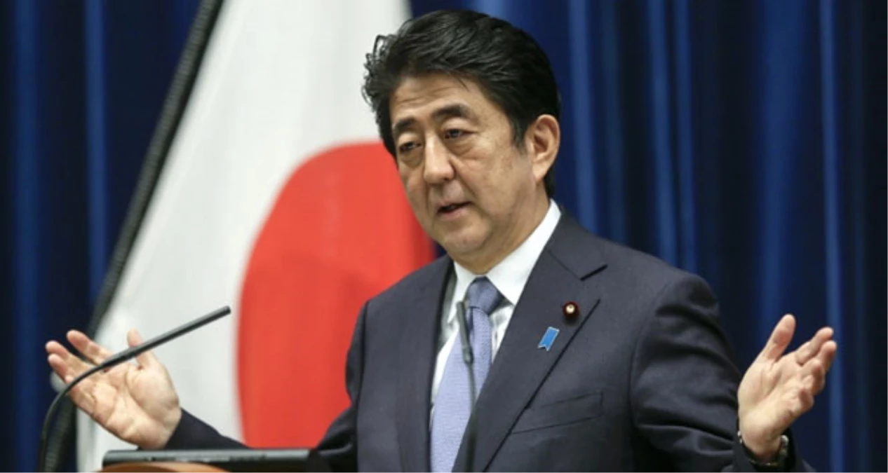 Japonya Başbakanı Abe\'den Tartışmalı Tapınağa Adak