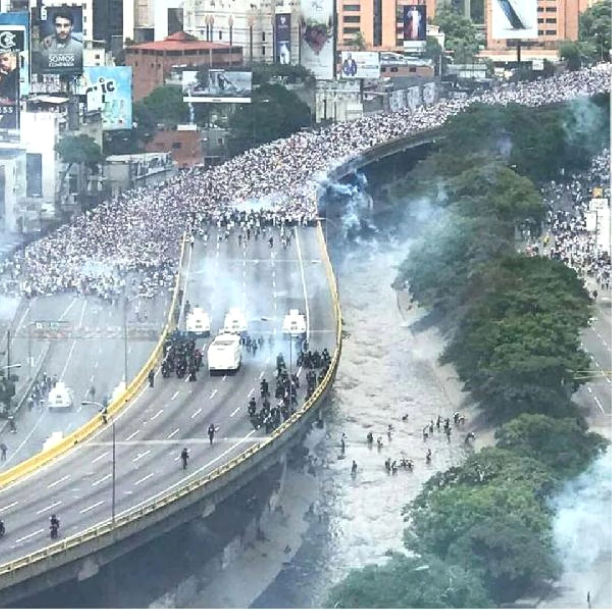 Maduro Karşıtı Gösteriler İkinci Gününde