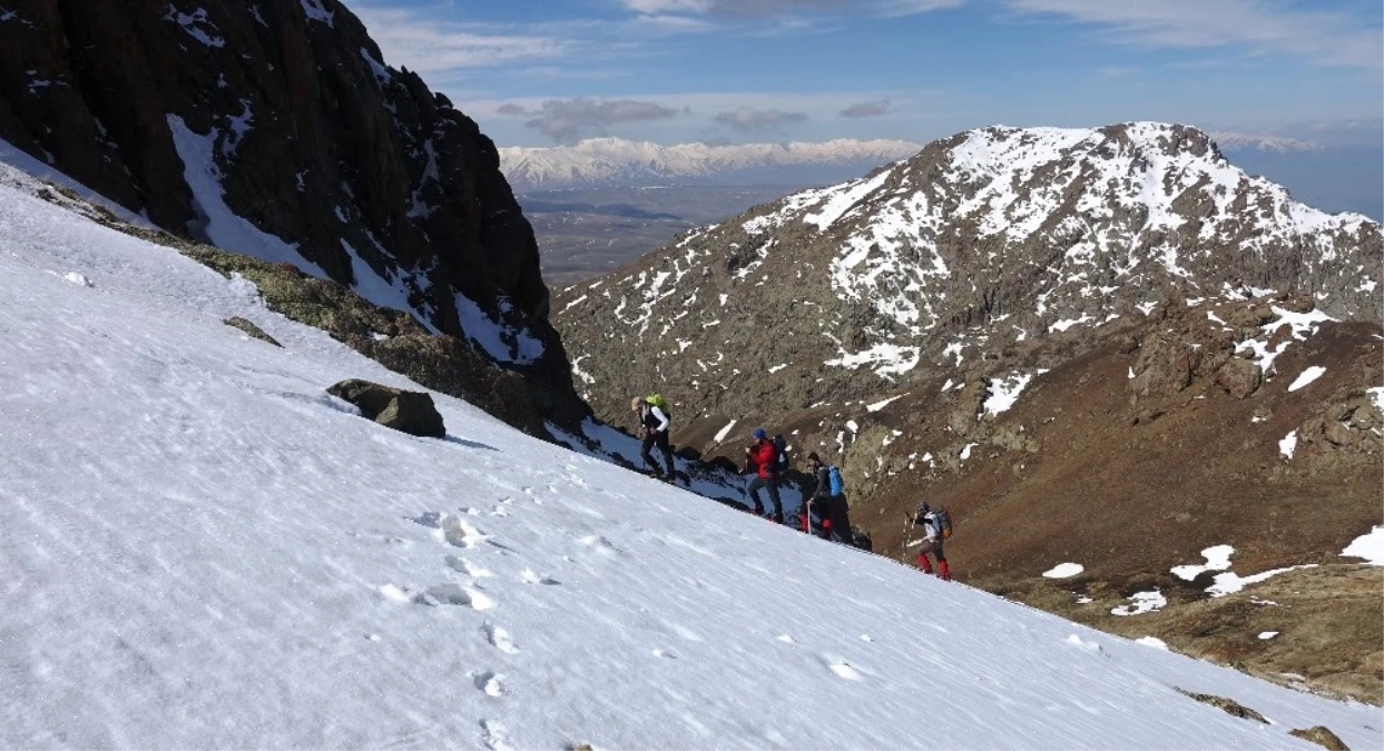 Milli Dağcı Tunç Fındık Erek Dağı\'na Tırmandı