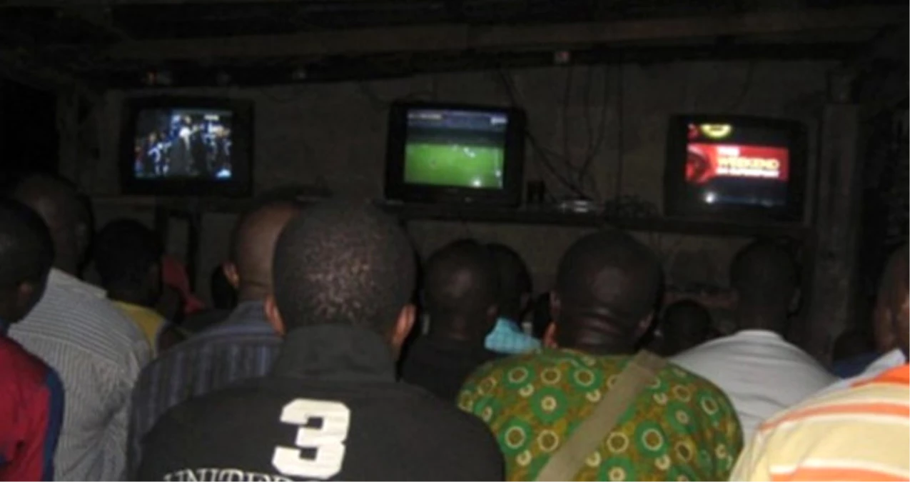 Nijerya\'da Manchester United Maçını İzleyen Taraftarlara Bombalı Saldırı: 30 Ölü