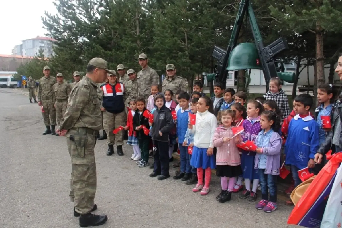 Öğrencilerden İl Jandarma Komutanlığına Ziyaret