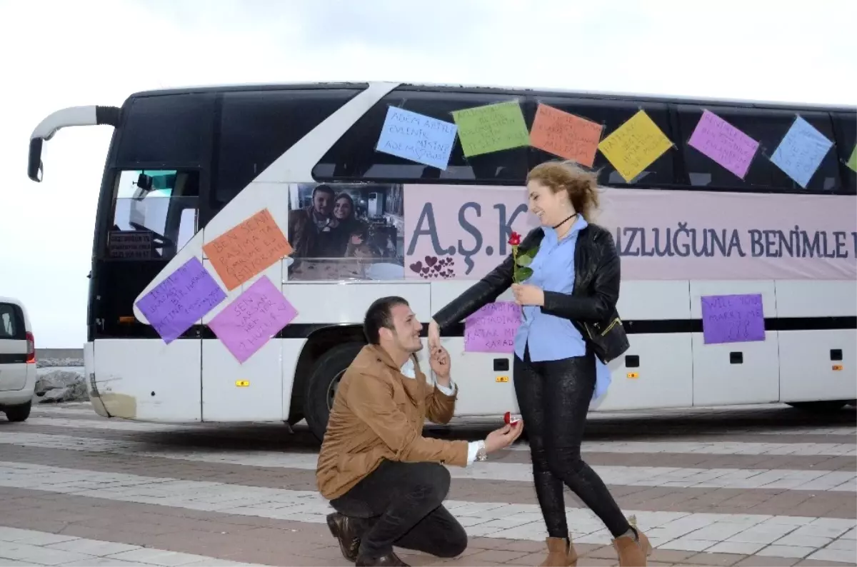 Aşk Otobüsüyle Evlenme Teklifi