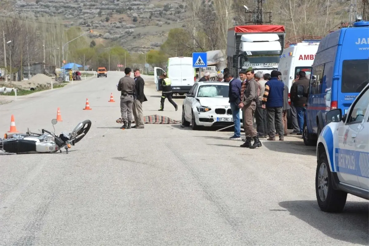 Seydikemer\'de Trafik Kazası: 1 Ölü, 3 Yaralı