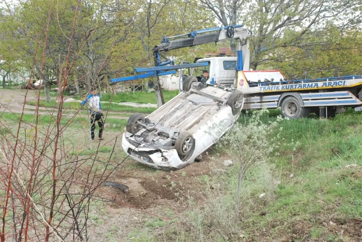 Tokat\'ta Otomobil Tarlaya Uçtu: 1 Yaralı