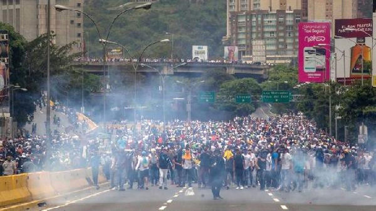 Venezuela\'nın Başkenti Karakas\'taki Gösterilerde En Az 10 Kişi Öldü