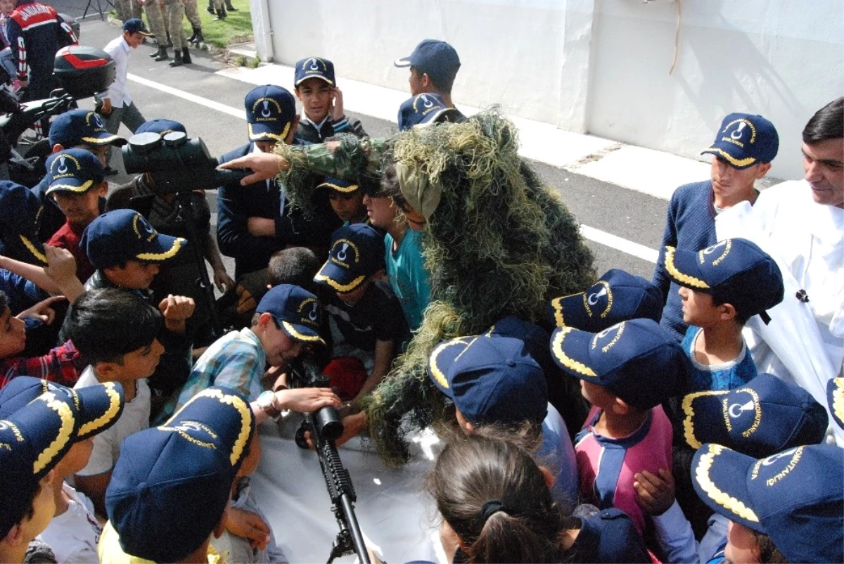 200 Öğrenci İl Jandarma Komutanlığını Ziyaret Etti