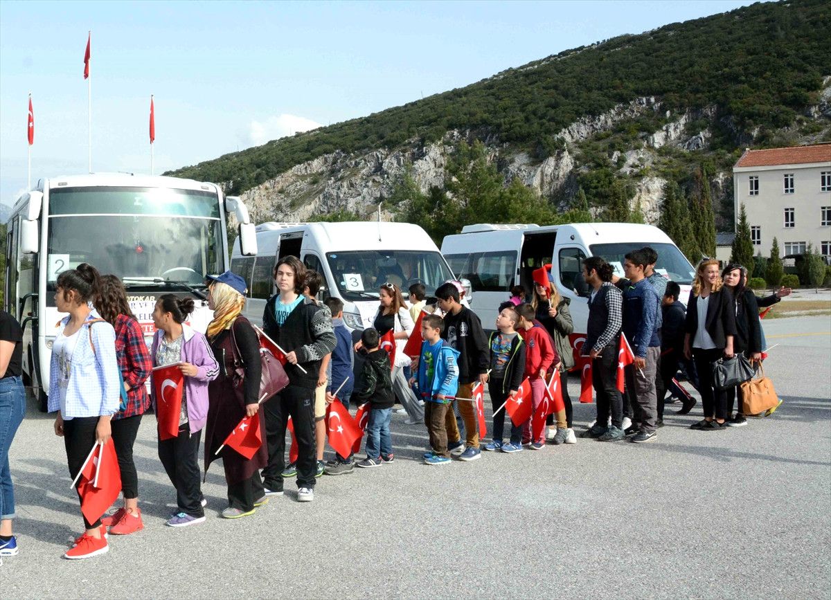 23 Nisan\'da Çocuklar ve Jandarma El Ele Hep Birlikte Tatile" Projesi
