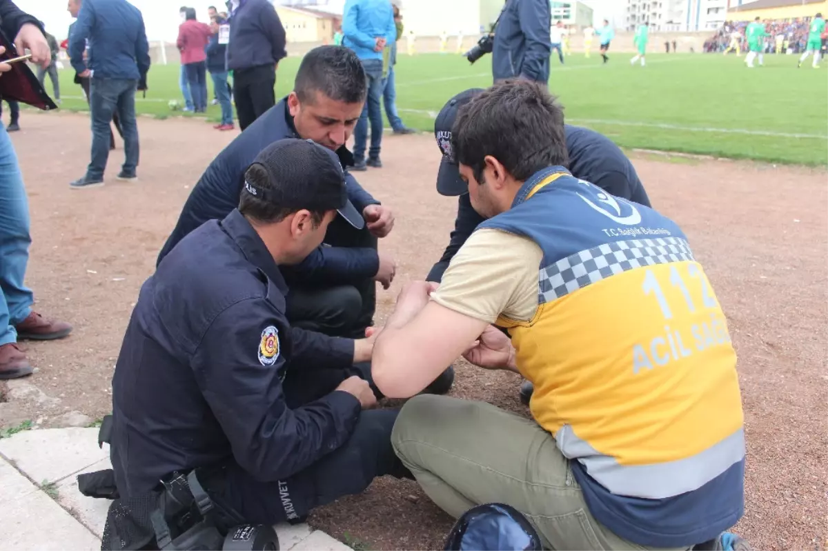 Amatör Maçta Arbede: 1 Polis Yaralandı