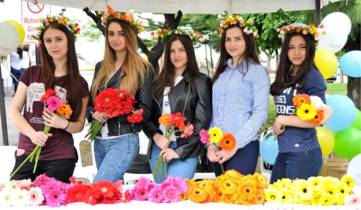 Antalya\'da Kadınlar Çiçek Açtı