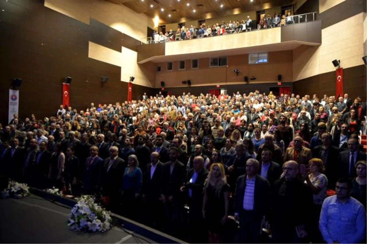 Aşık Veysel ve Emre Saltık Aynı Gecede Anıldı