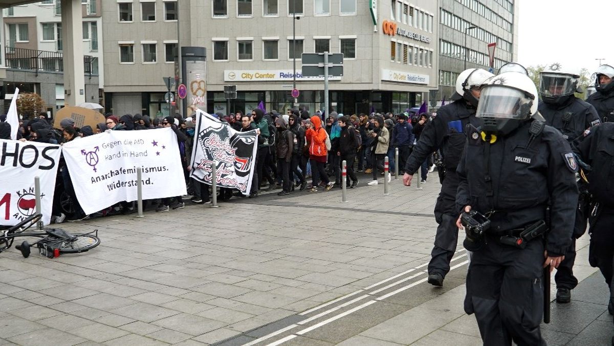 Aşırı Irkçı Afd\'liler Köln\'de Protesto Edildi