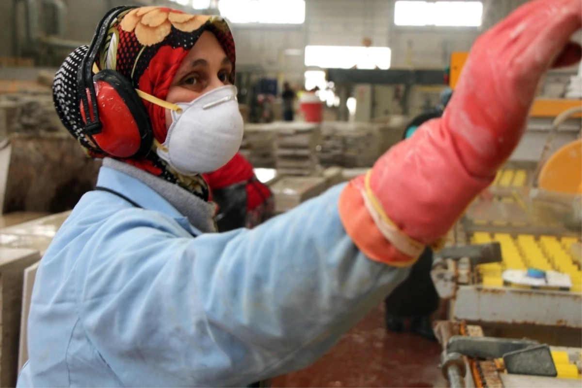 Amasyalı Kadınlar Mermer Keserek Ekmeklerini Taştan Çıkartıyor