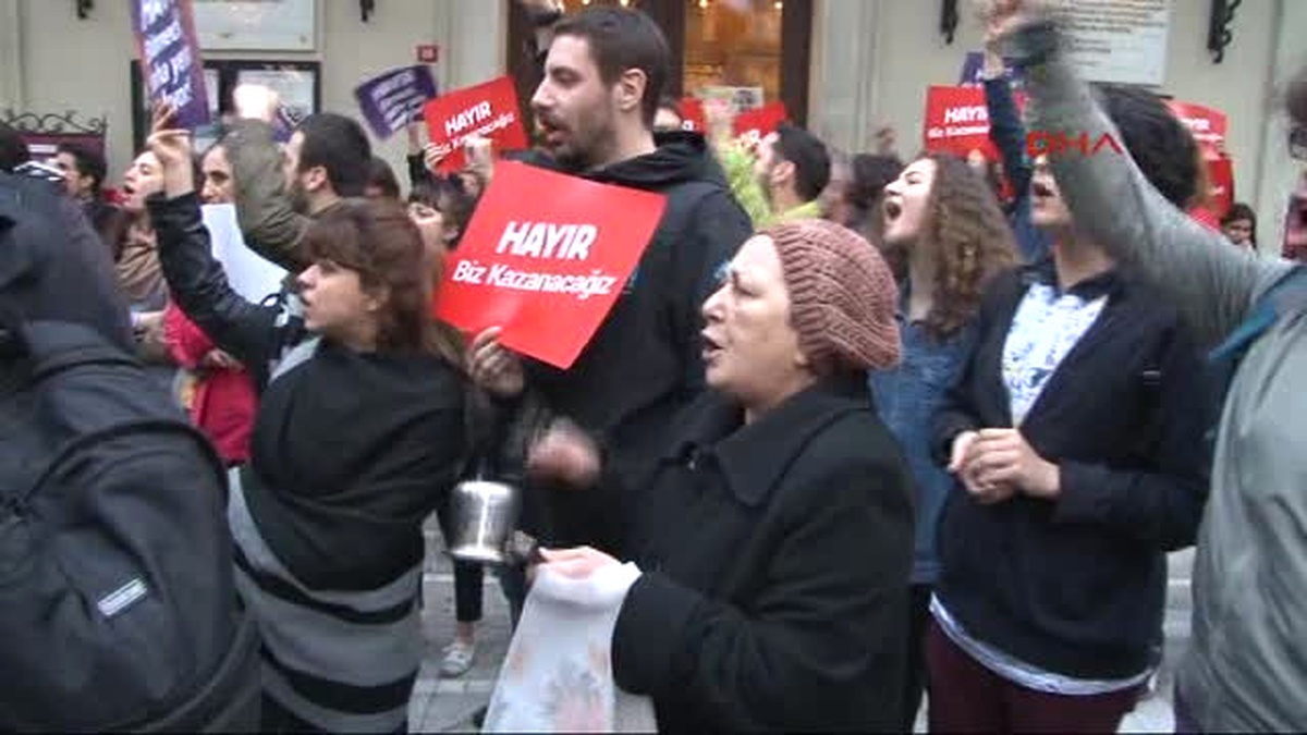 Dha İstanbul - Kadıköy ve Bakırköy\'de Referandum Protestoları