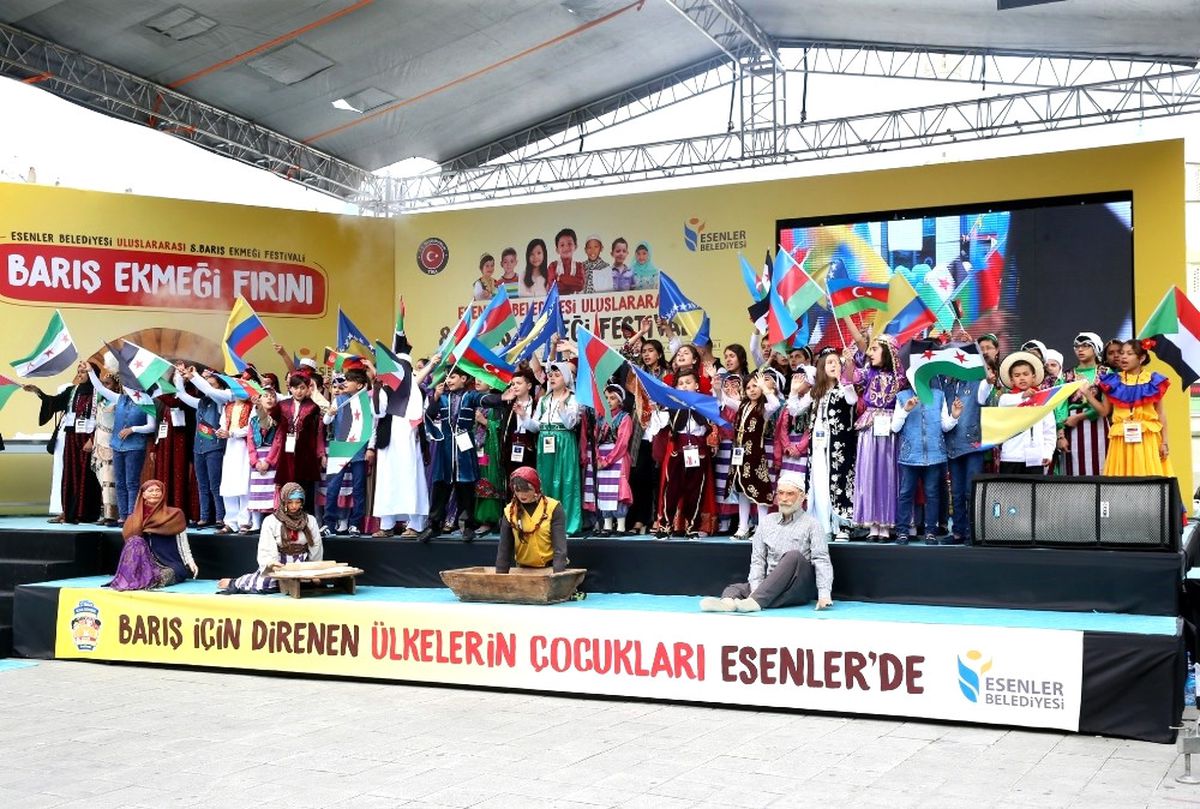 Dünya Çocukları, Esenler\'de "Barış Ekmeği" Pişirdi