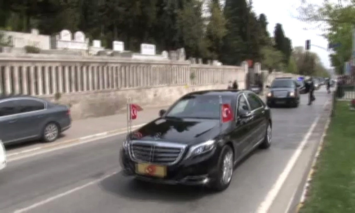 Erdoğan Anne ve Babasının Kabrini Ziyaret Etti
