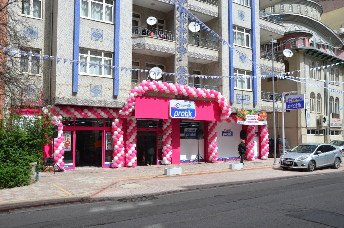 Esenlik Pratik Marketlerin 7.\'si Hasanbey Caddesinde Açıldı