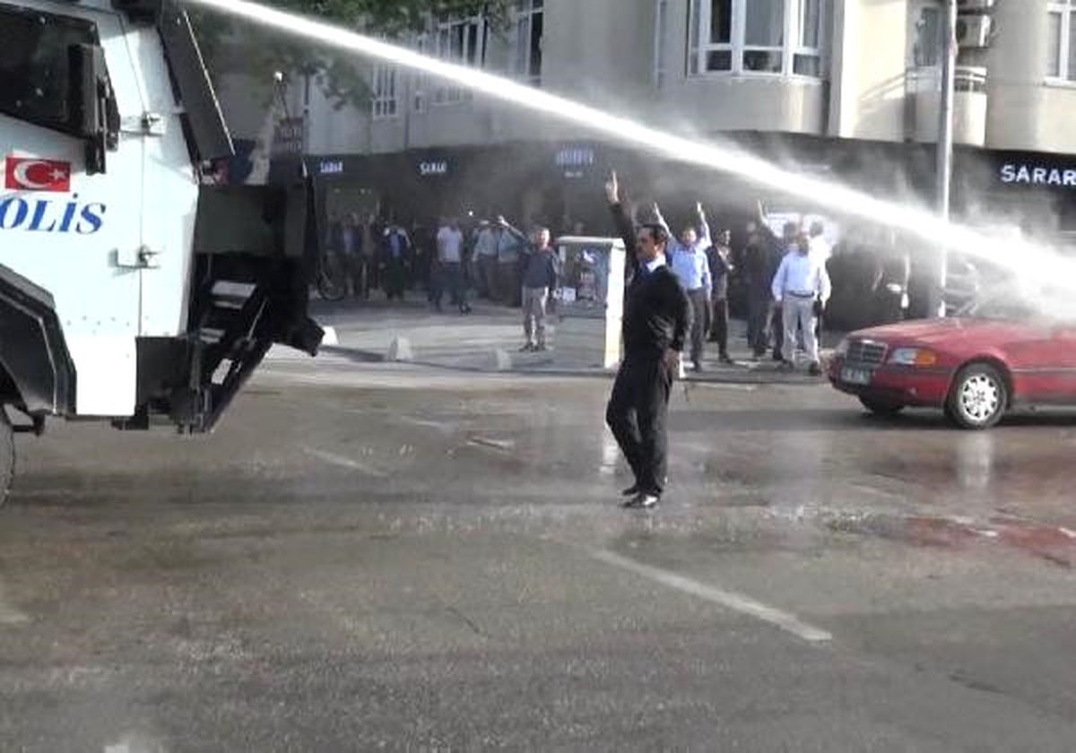 Furkan Vakfı Üyelerine Polis Müdahalesi