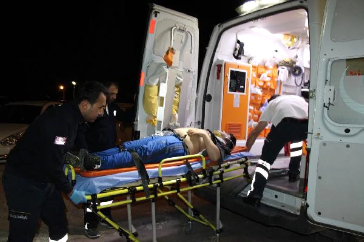 Güreşçileri Taşıyan Minibüs, Kaza Yaptı: 2\'si Ağır, 12 Yaralı
