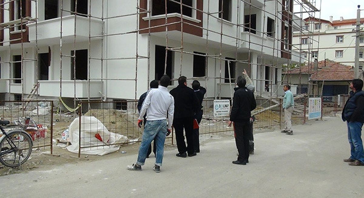 İnşaat İskelesinden Düşen İşçi Ağır Yaralandı